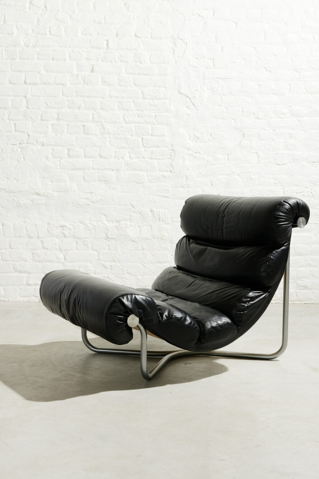 Pair of "Glasgow" lounge chairs by Georges van Rijk