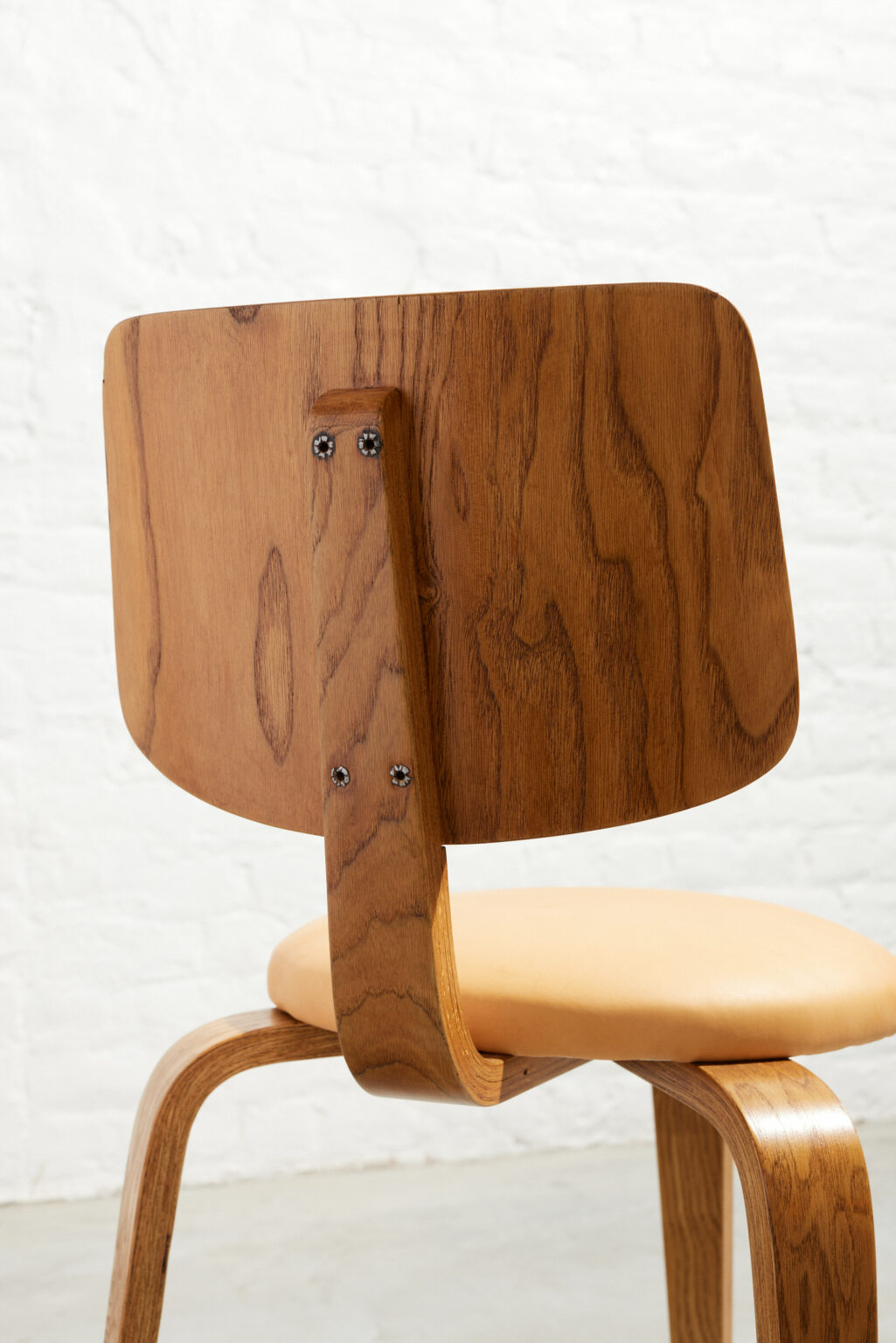 Rare plywood tripod chair by Menovich Wouda